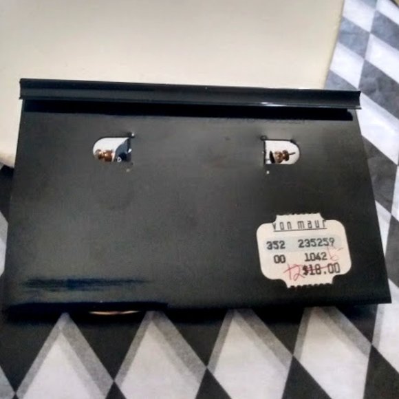 ILLUSIONAIRE JCA Creation Vintage from 1960's Gold Angel/Heart Hoop Earrings - Picture 3 of 3